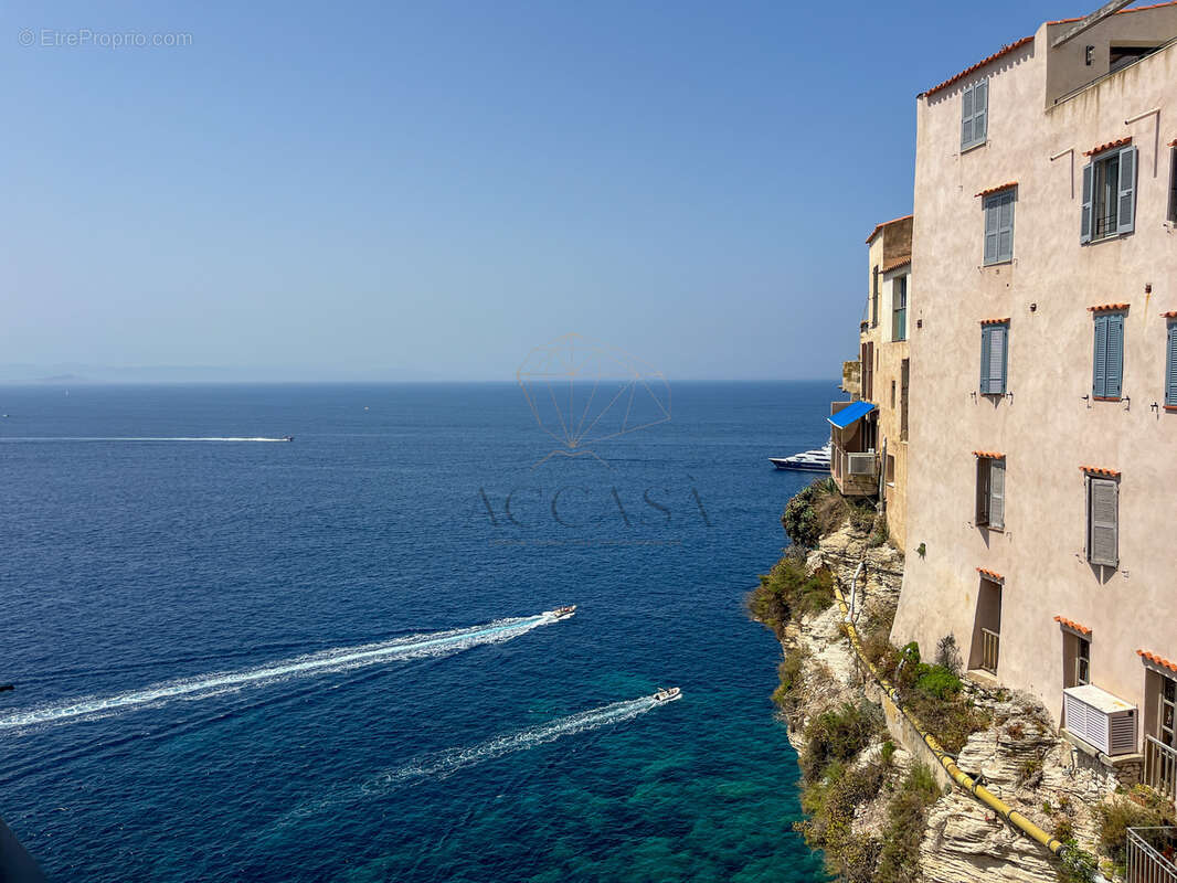 Appartement de caractère avec vue imprenable sur la mer et les falaises de Bonifacio - photo 4