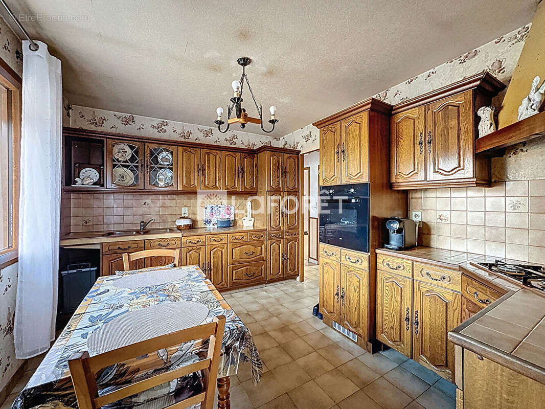 Maison à ESSERTENNE-ET-CECEY