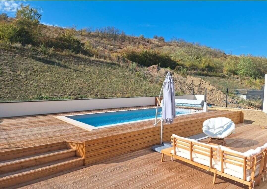 Maison à LES MARTRES-DE-VEYRE