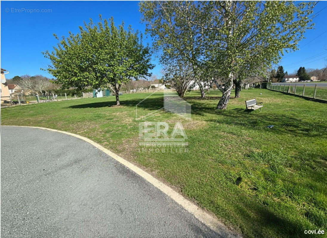 Maison à SAINT-FRONT-DE-PRADOUX