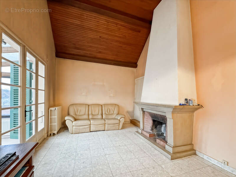 Maison à LA CLAYETTE