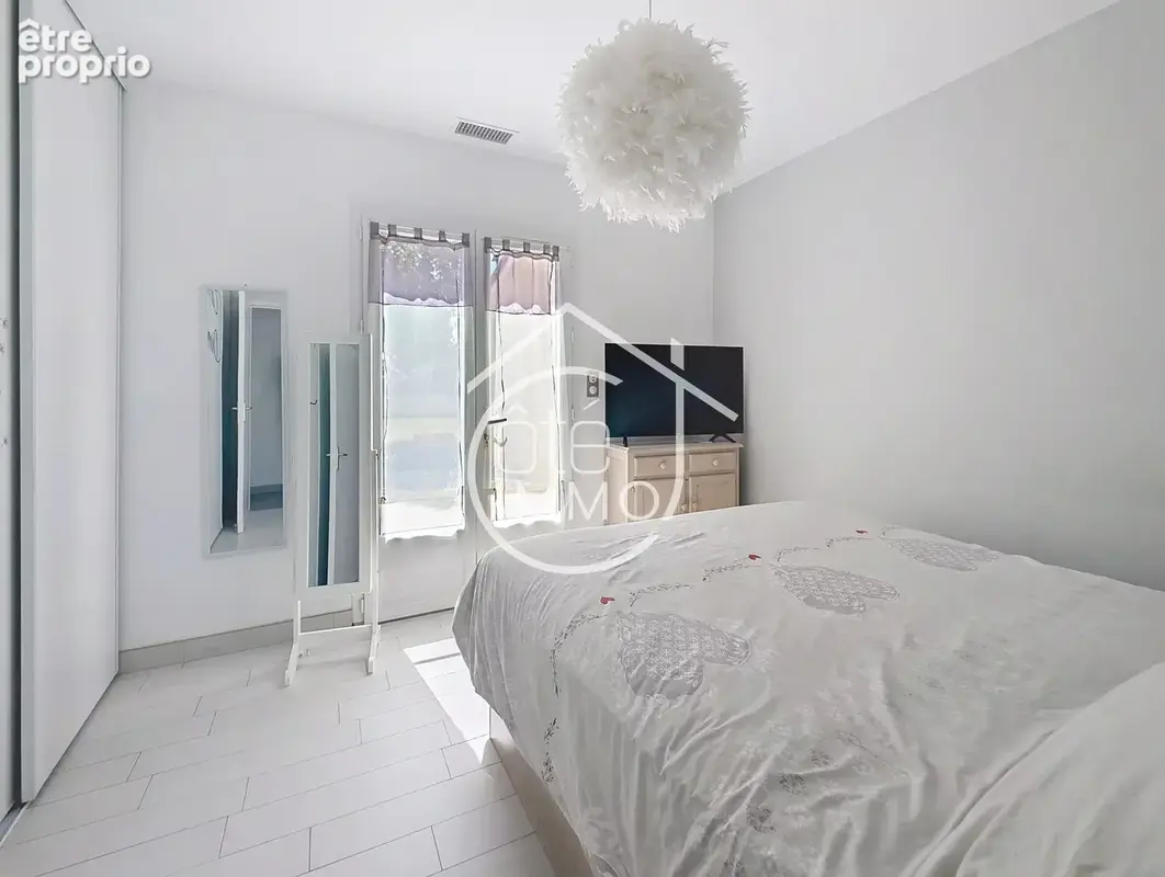 SAINT-PIERRE-D'EYRAUD : Maison 5 pièces de 118 m² avec grand garage et jardin - photo 7