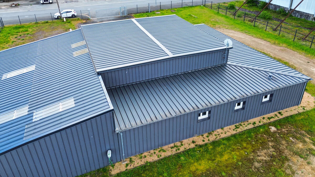 Commerce à MONTREUIL-BELLAY