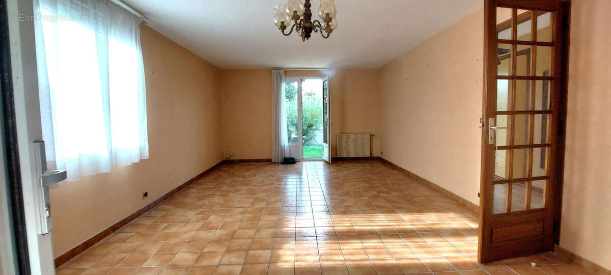 MAISON DE  PLAIN PIED avec un magnifique jardin et un garage située à ROYAN - photo 6