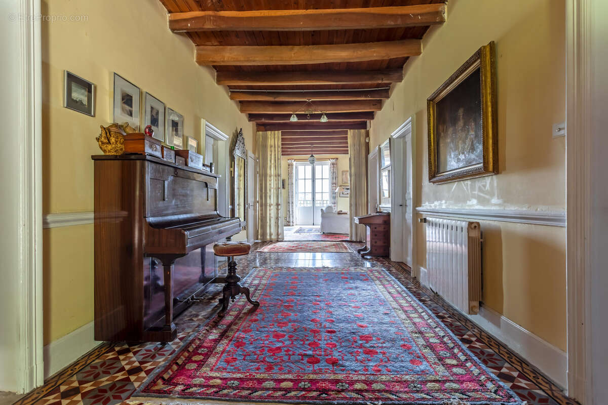 Maison de campagne avec annexes, piscine, grange et vue - photo 19