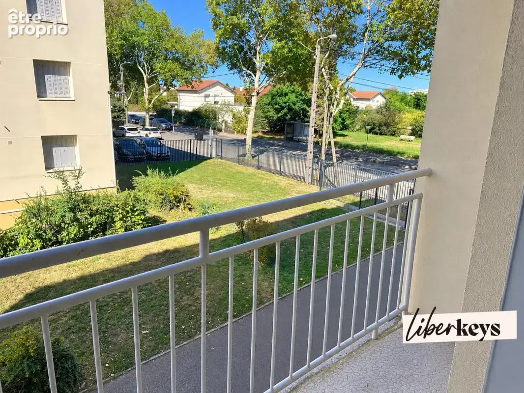 Meyzieu – Appartement 3 pièces de 56,75 m² avec balcon, cave et stationnement - photo 3