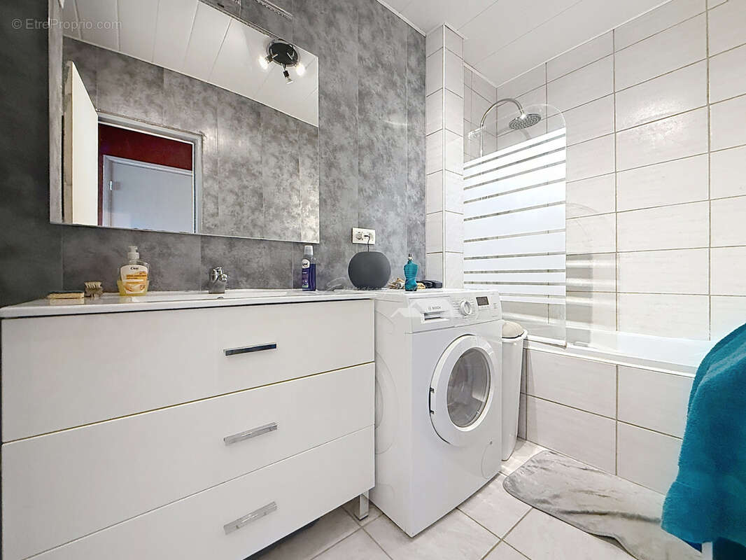 Résidence du Stade // Appartement type 4 // Quatrième étage avec balcon - photo 9