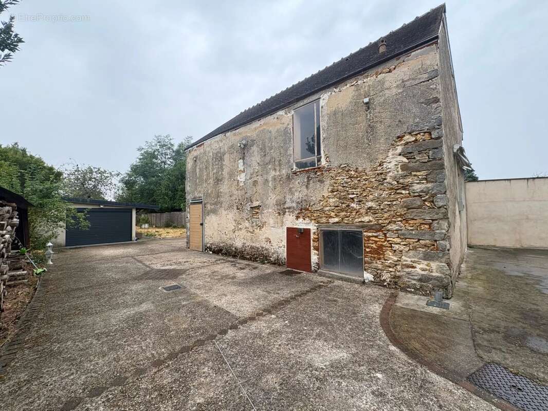 Maison avec dépendances - photo 12