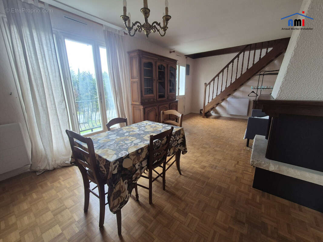 Maison à MOUTIERS-AU-PERCHE