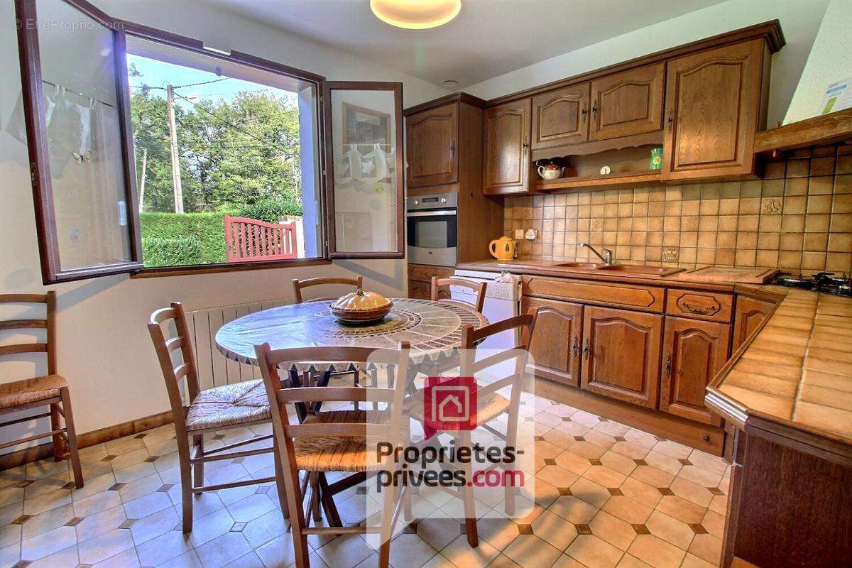 A 1h de PARIS - Secteur recherché - Maison de 130 m2 - 4 CHAMBRES - GARAGE - TERRAIN 2088  m2 - photo 7