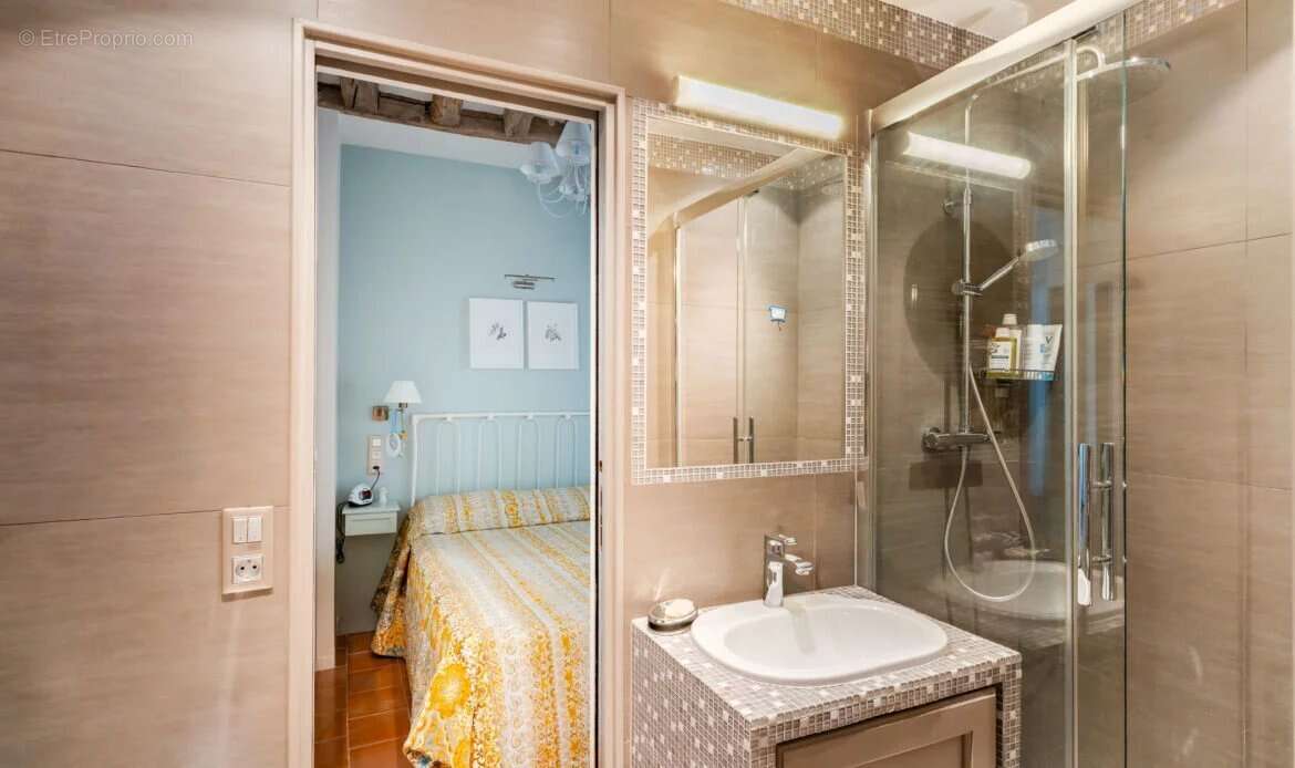 Appartement à PARIS-3E
