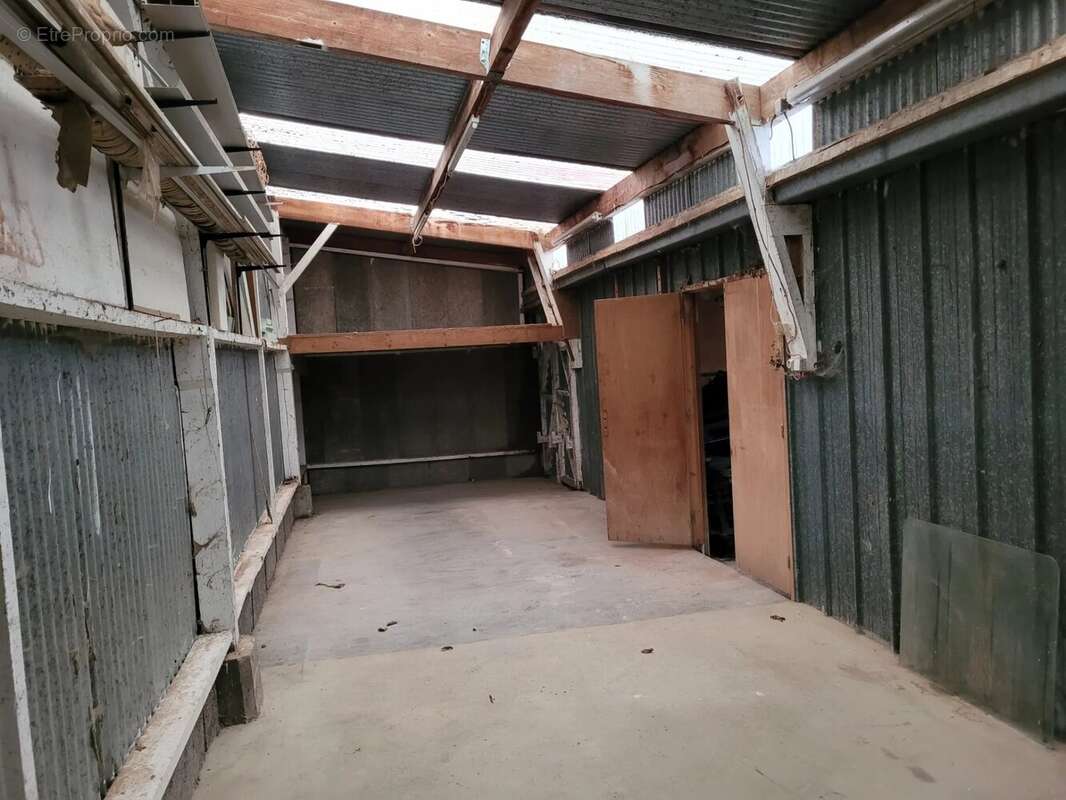 Parking à DREUIL-LES-AMIENS