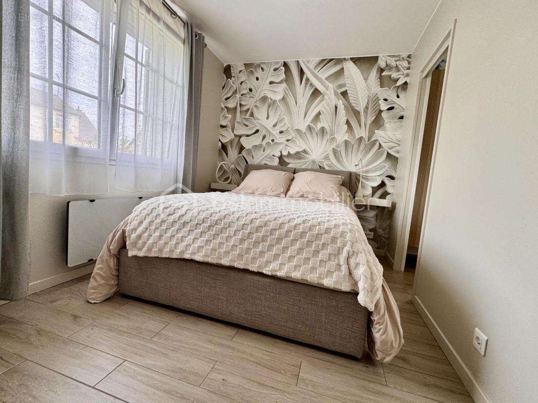 Maison à ESTREES-SAINT-DENIS