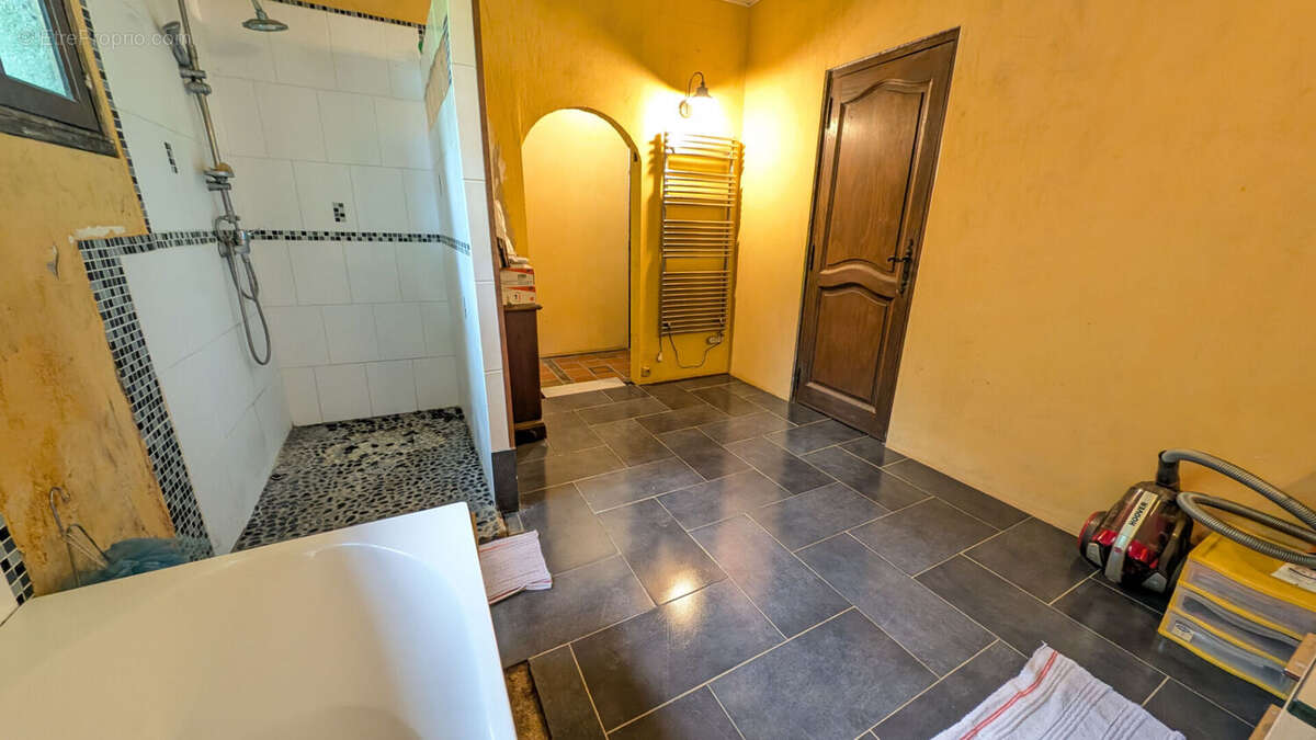 Maison à CRECY-LA-CHAPELLE