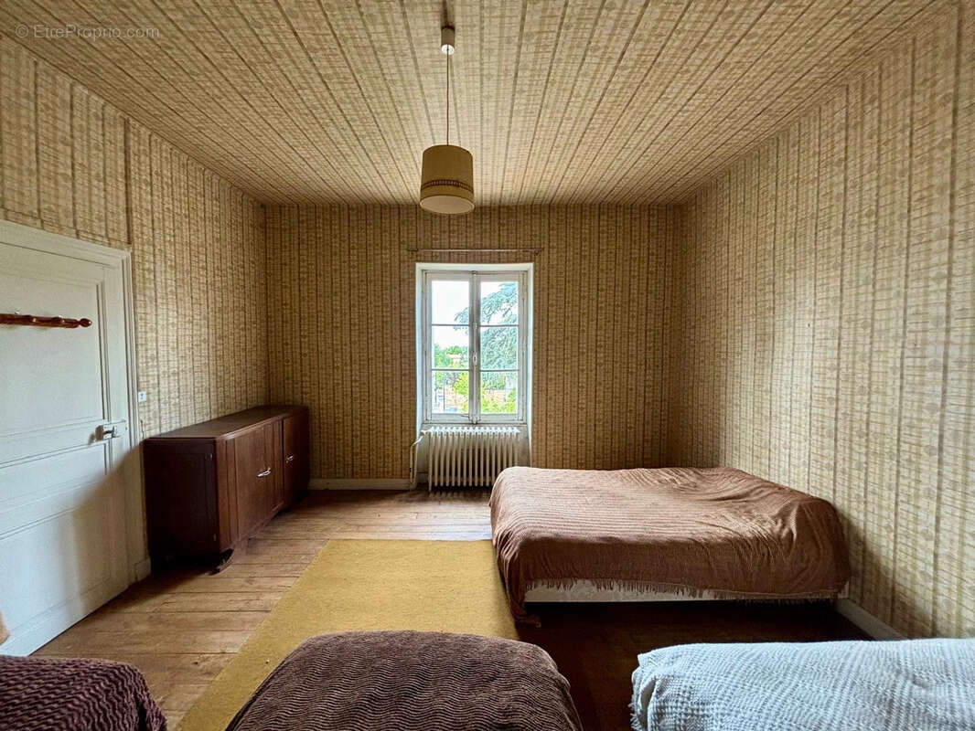 Charmante maison en pierre de 139 m2 avec préau, garage et cave - photo 11