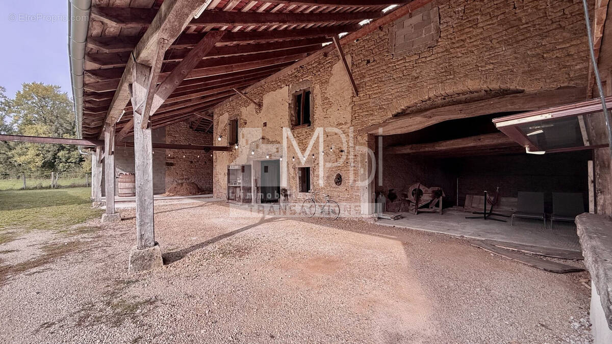 Maison à VILLEREVERSURE