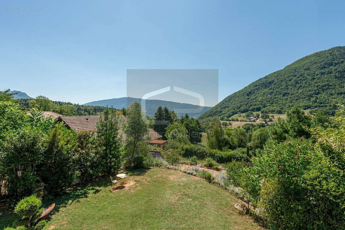 Villa contemporaine d'exception à Bluffy  Vue lac d'Annecy  Élégance, prestations haut de gamme et environnement privilégié - photo 2