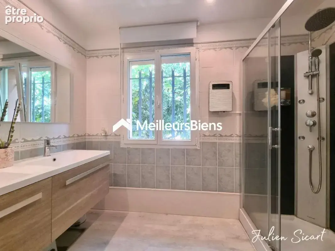 Maison familiale de 161 m² avec grand garage, jardin et piscine - photo 16