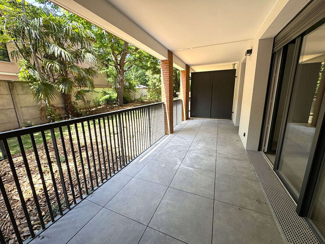 Appartement 2 pièces de 40m² + 14m² de Terrasse + Parking sous-sol ! Cote Pavée - photo 2
