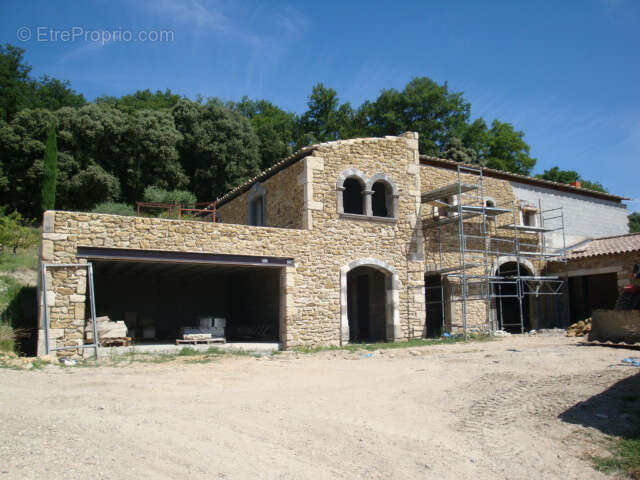 Grignan- rare ! exclusivité - ferme en cours de renovation sur 2,7 ha - photo 2