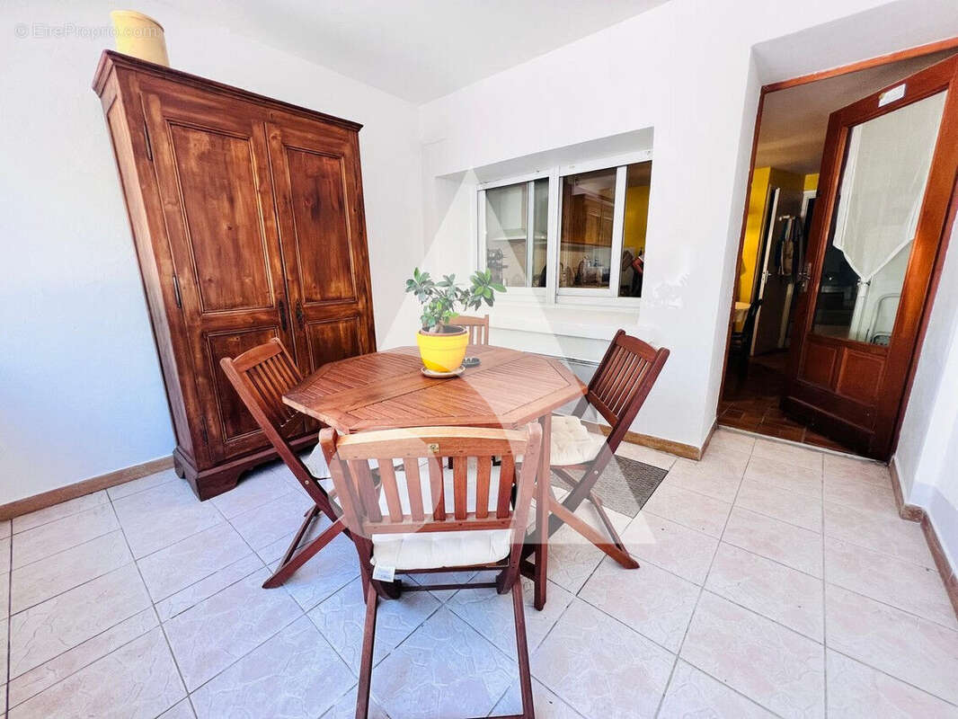Appartement à NEYRON
