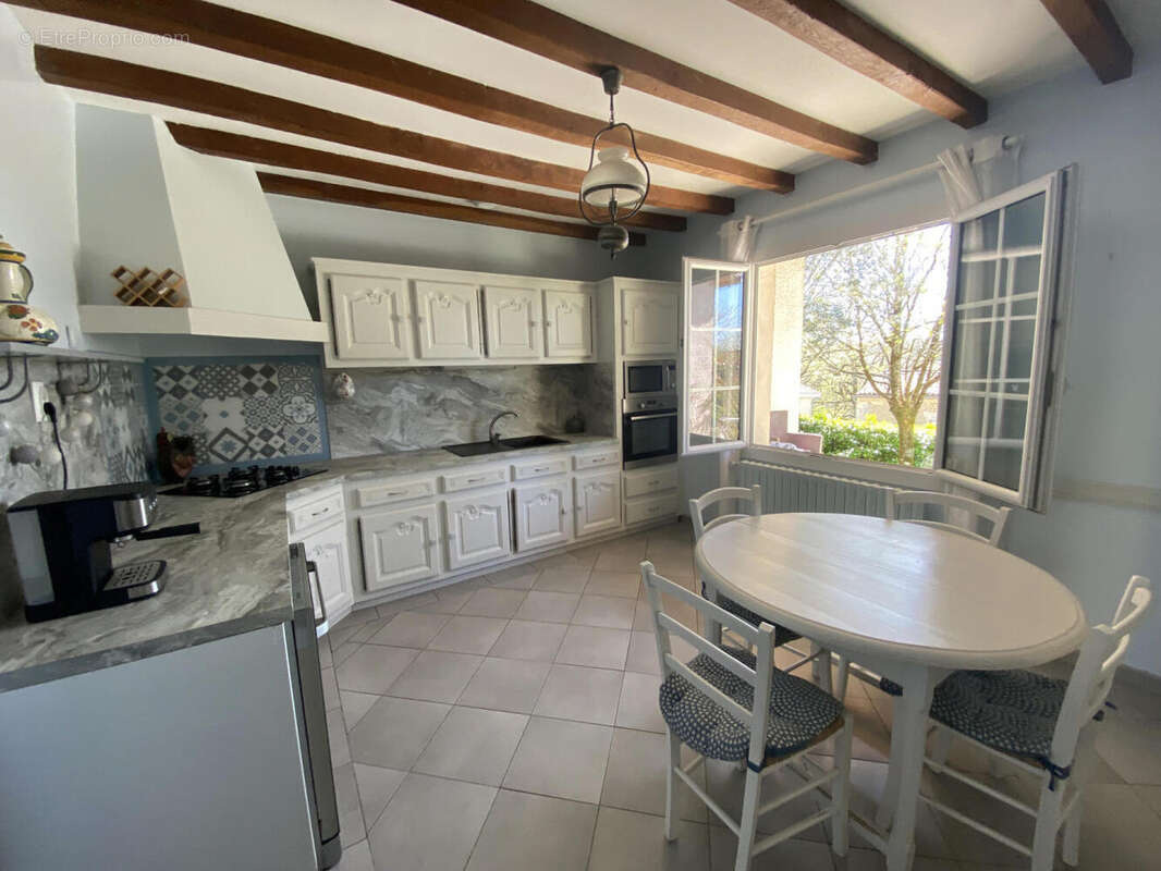 CUISINE - Maison à MONTMOREAU-SAINT-CYBARD