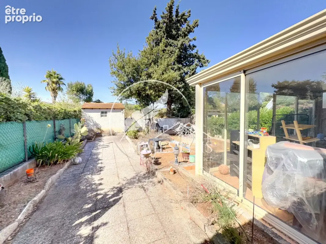 Hyères (secteur lycée horticole) — maison t4 avec jardin, veranda et garage — - photo 4