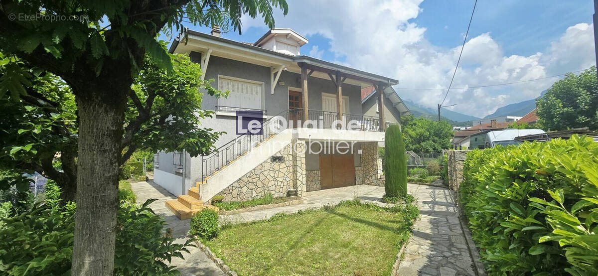 Maison à SAINT-EGREVE