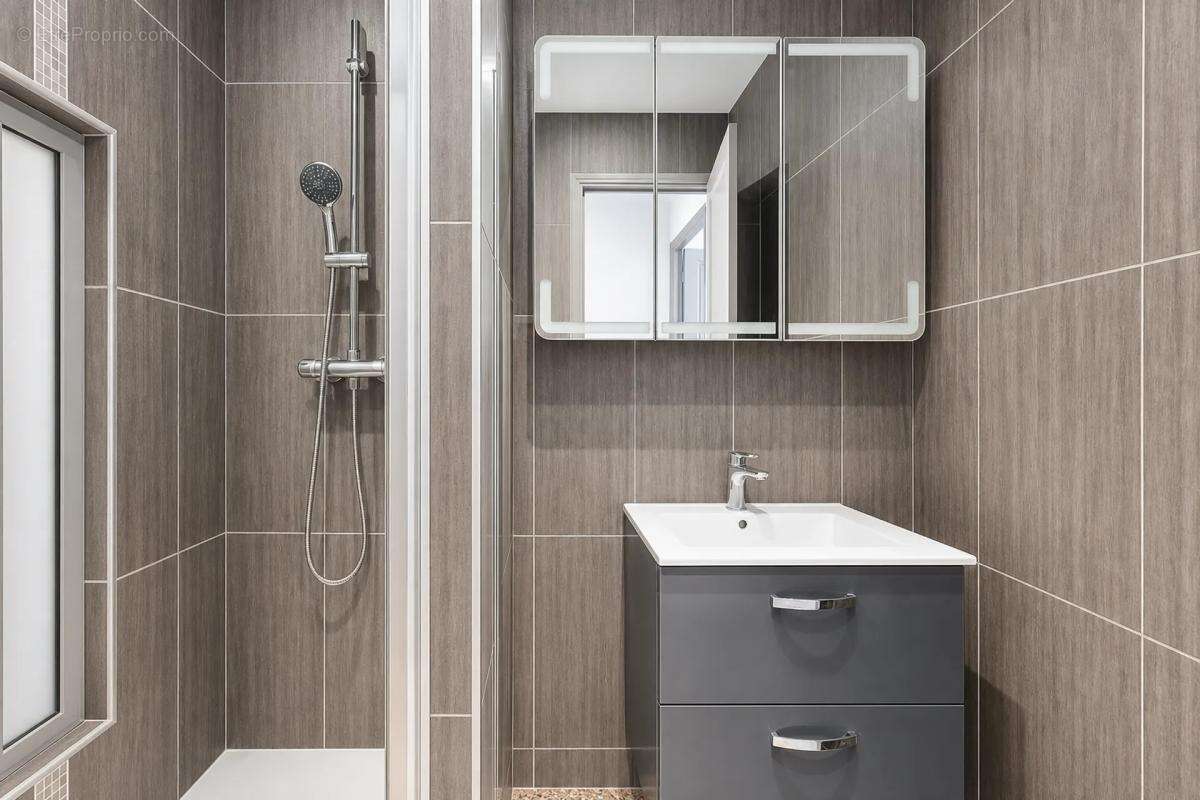 Appartement T2 lumineux avec potentiel à Nice - photo 7