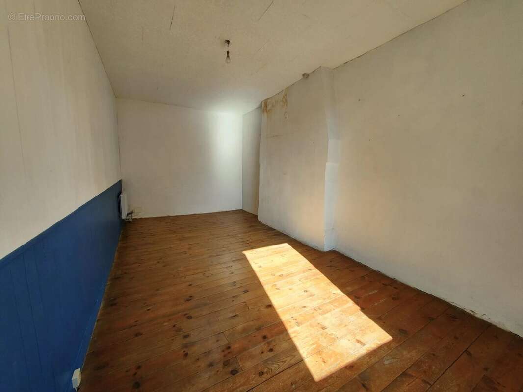 Maison à SAINT-MORILLON