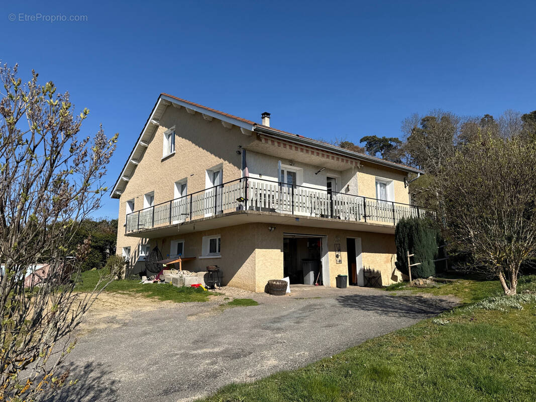 Maison à SAINT-MARTIN-LA-SAUVETE