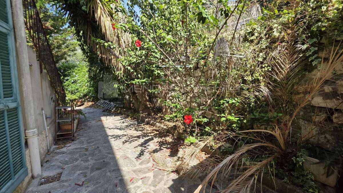 Villa de charme a renover cap d'ail centre - photo 10