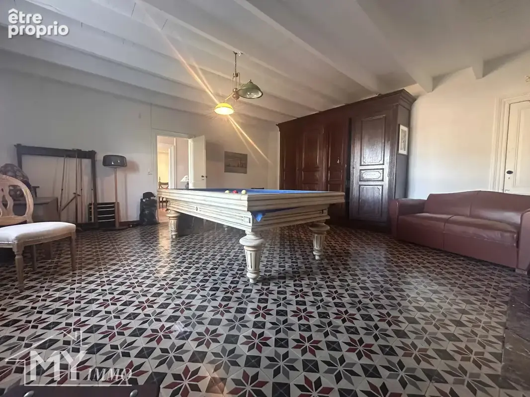 Élégante maison bourgeoise en pierre avec deux granges - photo 3