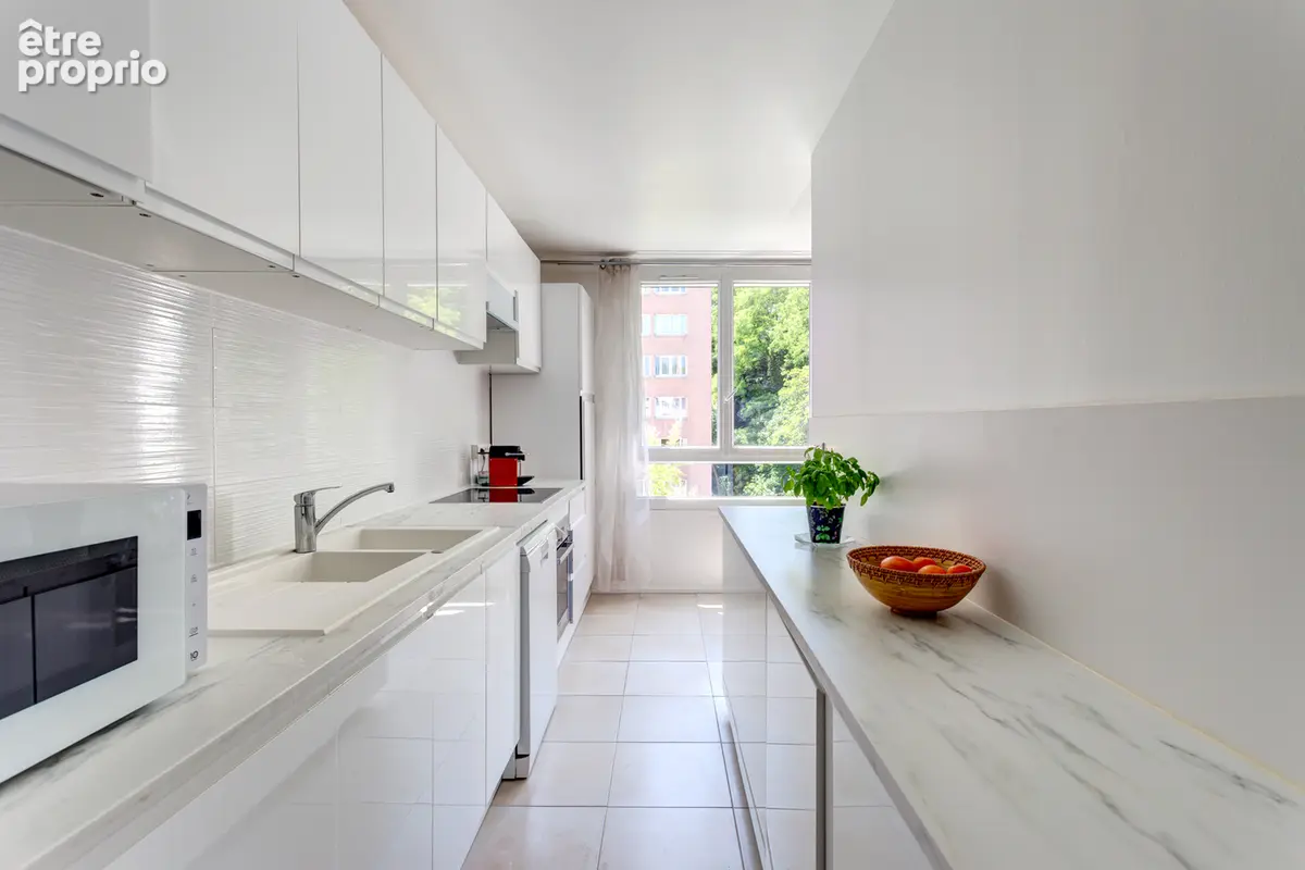 SOUS OFFRE : Appartement 2 pièces dans résidence ravalée et isolée - photo 3
