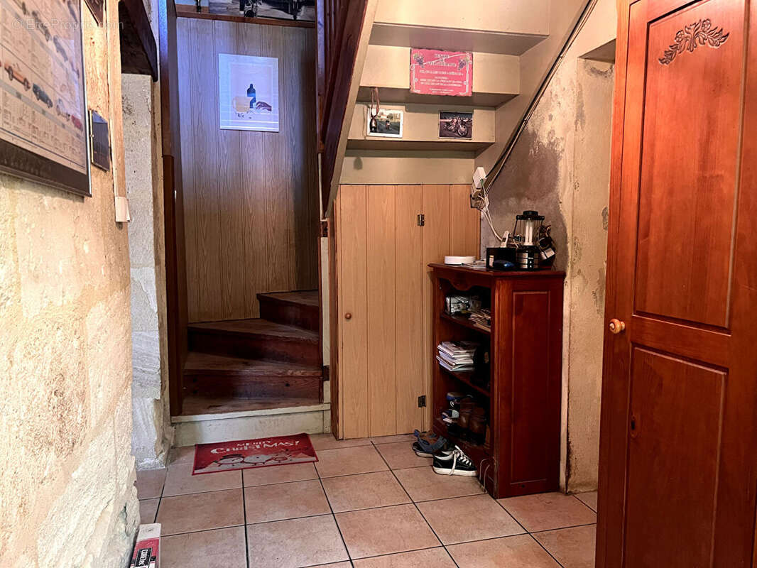 Maison de caractère à rénover avec potentiel - photo 3
