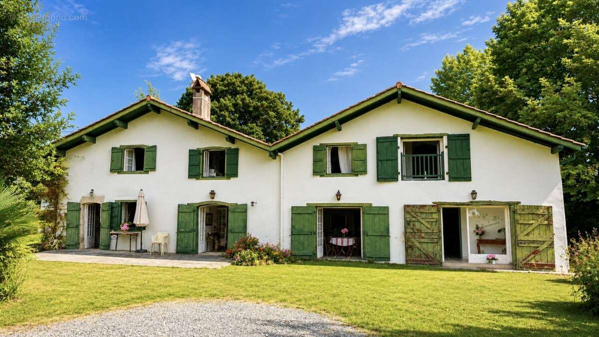 Maison de caractère du XVIIIe siècle rénovée  402 m² habitables  9 chambres  Terrain de 2 215 m²  Urt - photo 20