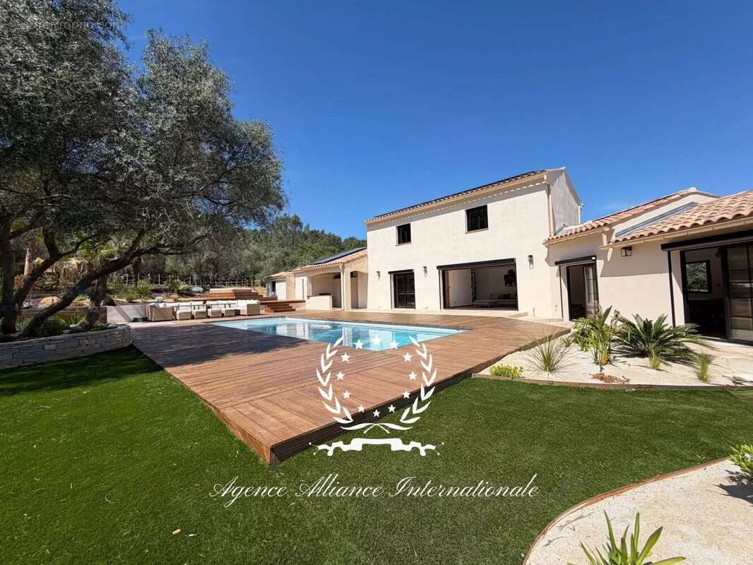 Appartement à LE LUC