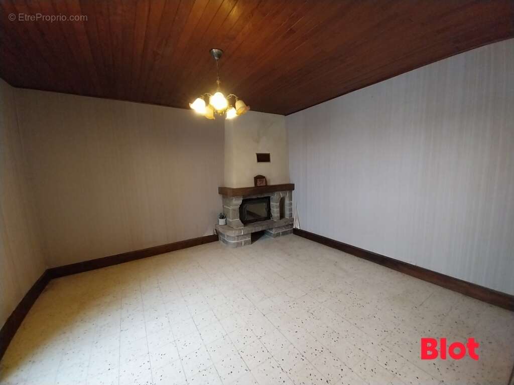 Maison à MINIAC-MORVAN