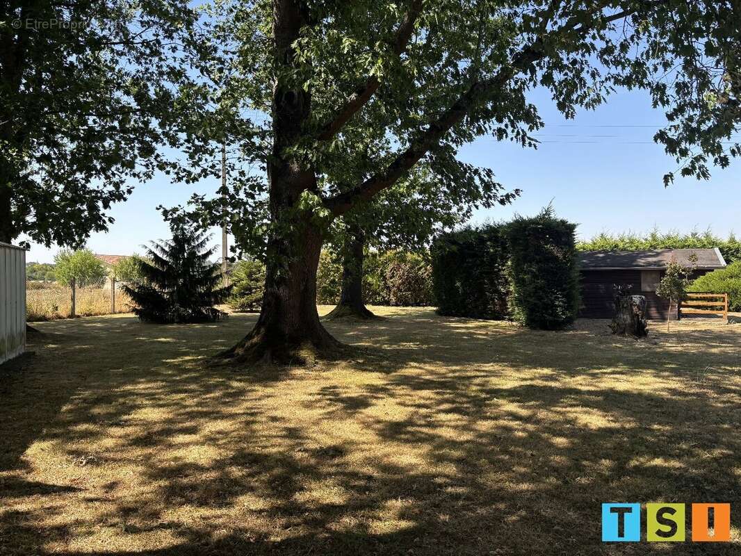 Maison de caractère de plus de 220 m² avec piscine et parc arboré de 6 725 m² - photo 18