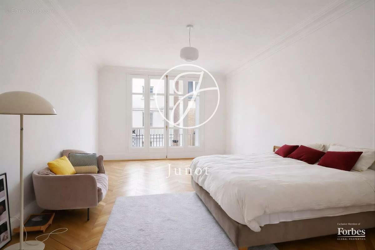 Appartement à PARIS-7E