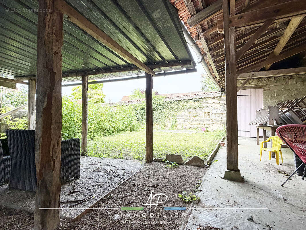 Ensemble immobilier de caractère avec maison rénovée et seconde maison à réinventer - photo 15