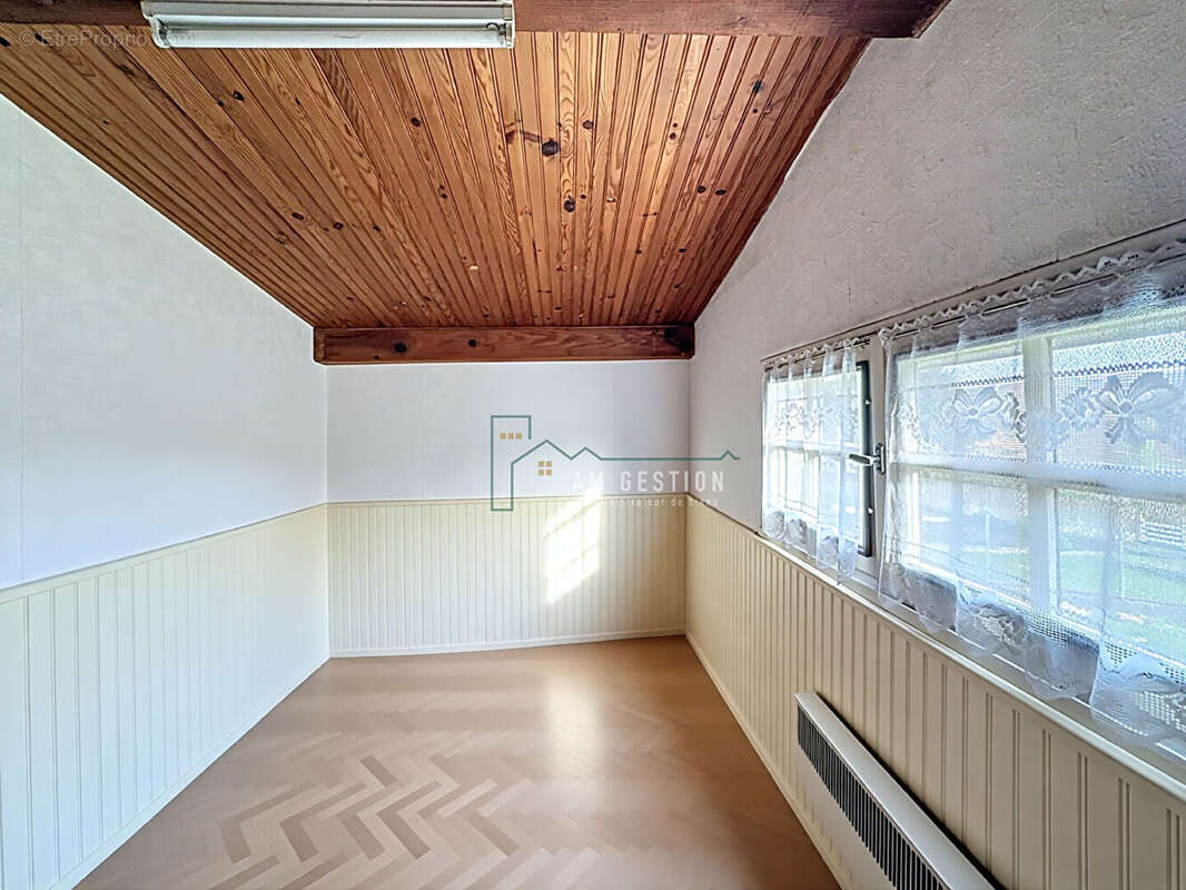 Maison à LE PALAIS-SUR-VIENNE