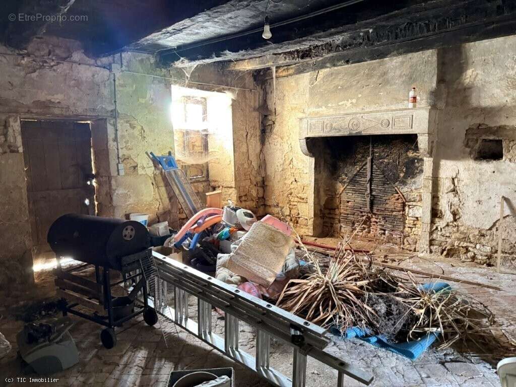 Maison à CHAMPAGNE-MOUTON