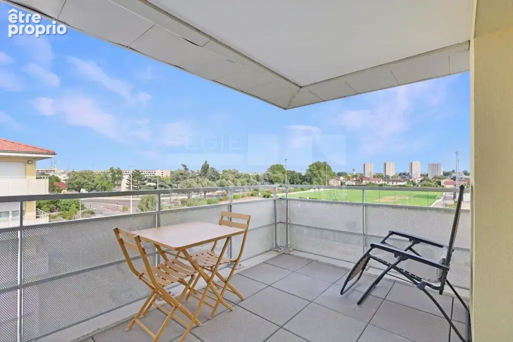 Venissieux - appartement 3 pieces en dernier etage avec balcon 9 m2 - excellent etat - 184 000 € hai - photo 2