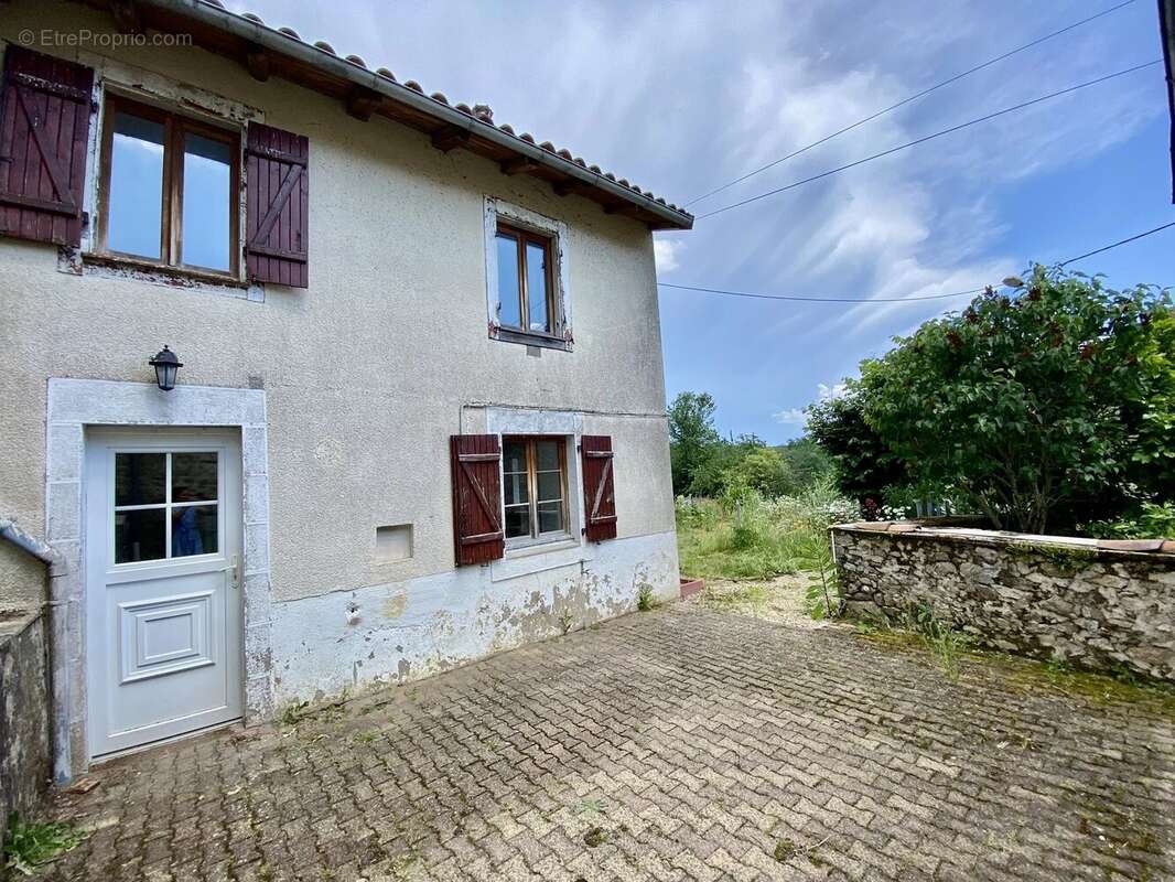 Maison à NANTIAT