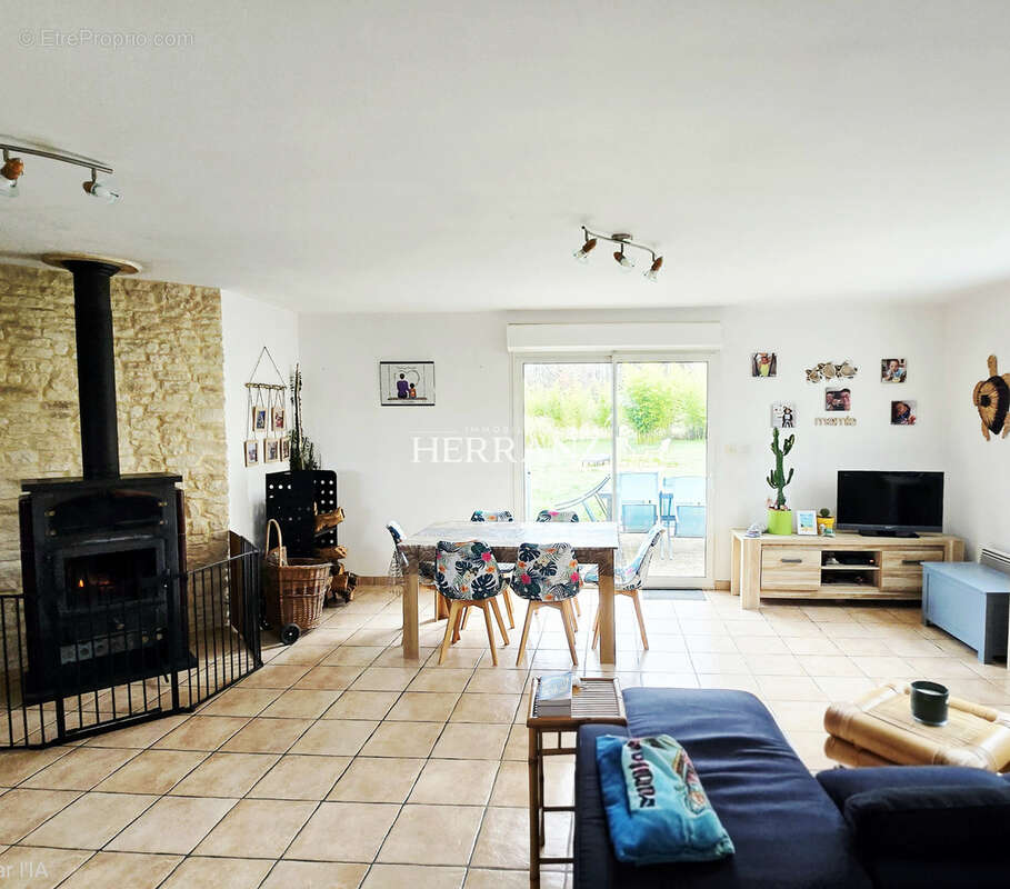 Maison à MONTPEYROUX