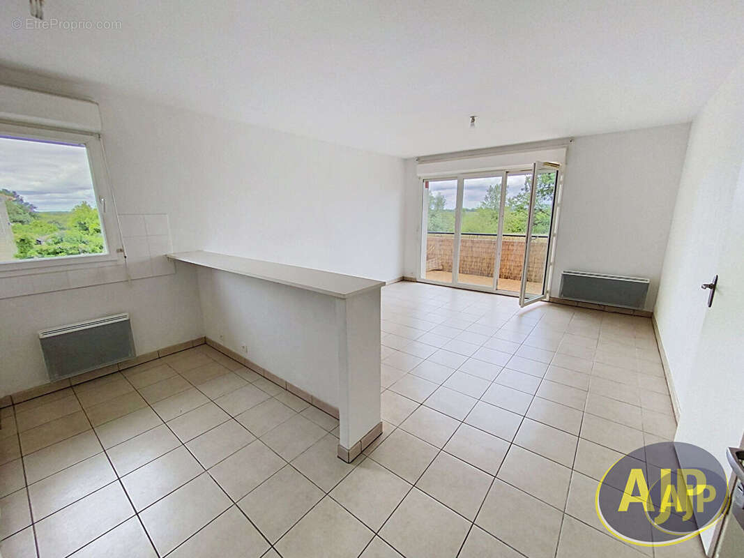 Appartement à PAREMPUYRE