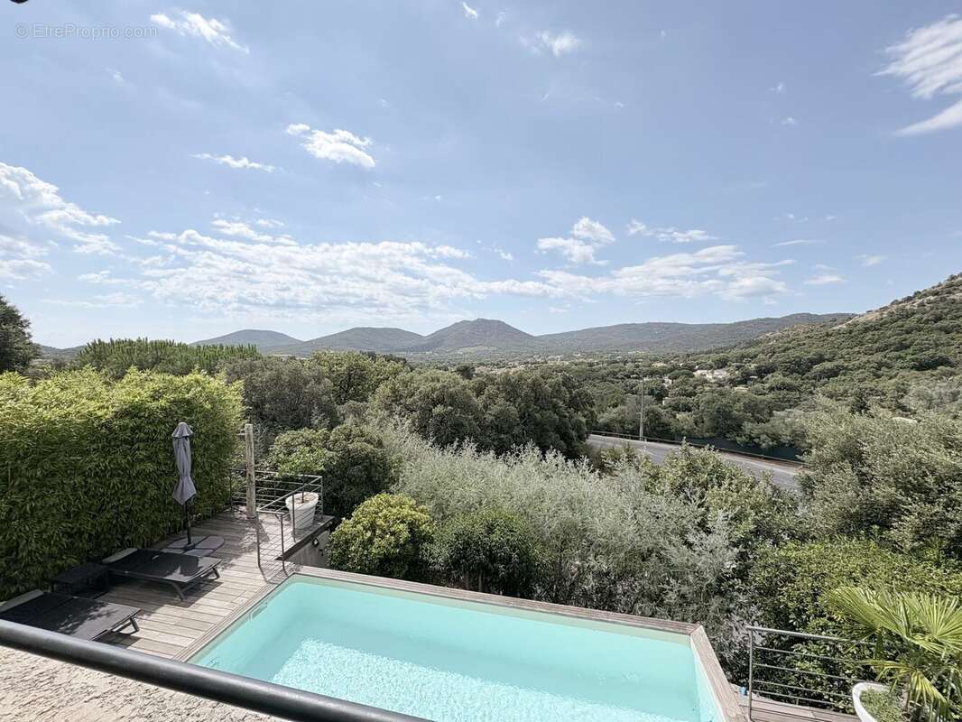 vue séjour/balcon sud - Maison à PLAN-DE-LA-TOUR