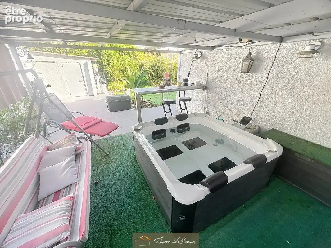 Secteur residentiel - villa 3 faces 82 m2 hbts  sur 443 m2 de terrain  -  garage -jacuzzi - photo 2