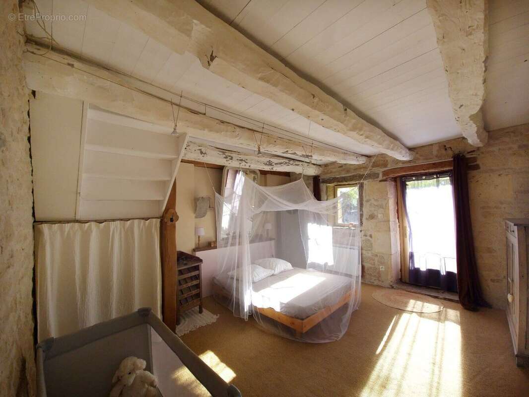 Maison en pierres dans un hameau près de Caylus - photo 5